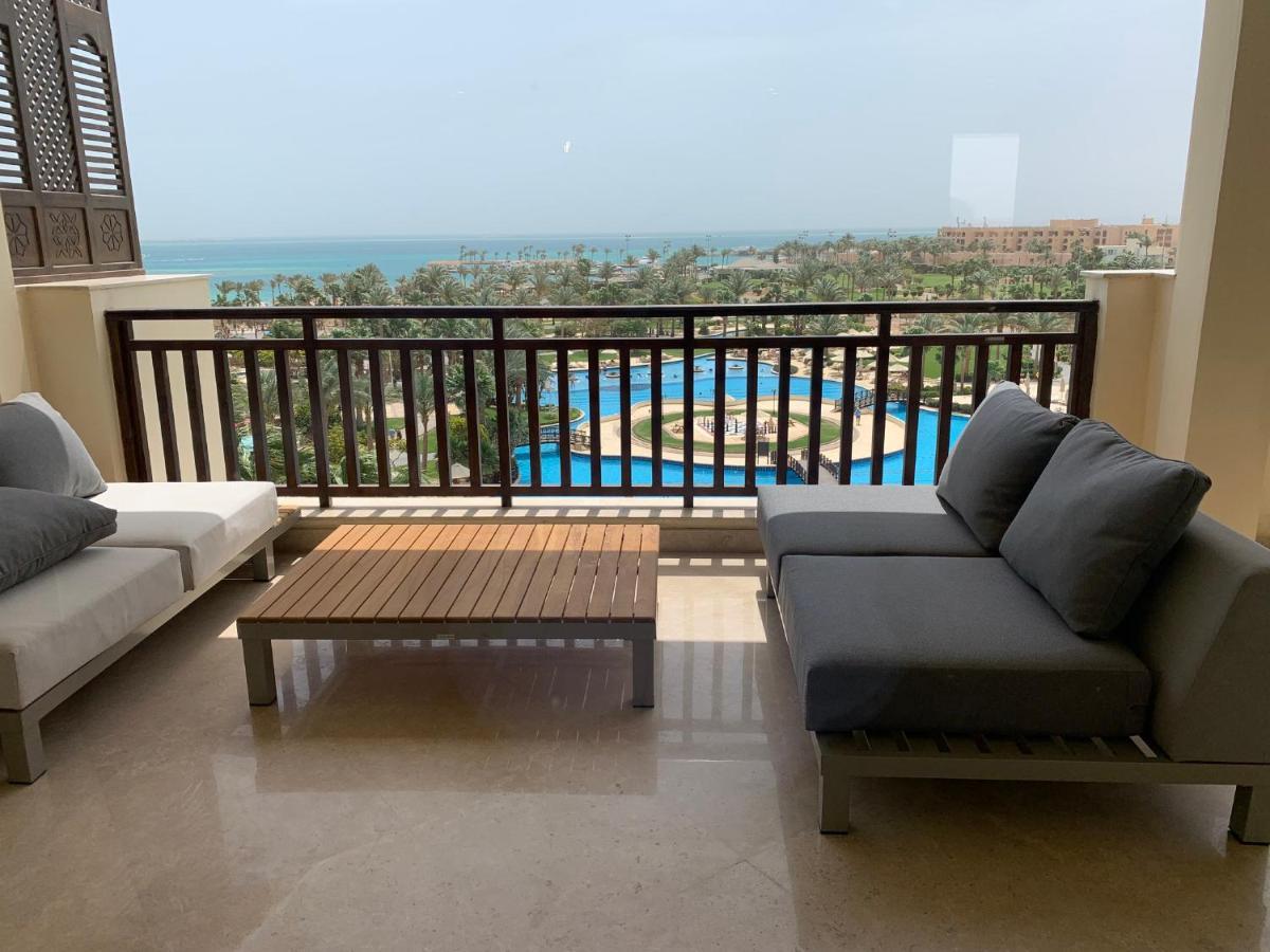 Steigenberger Aldau Beach Hotel Hurgada Dış mekan fotoğraf Balcony of a suite at the Hilton Sharm El Sheikh Resort