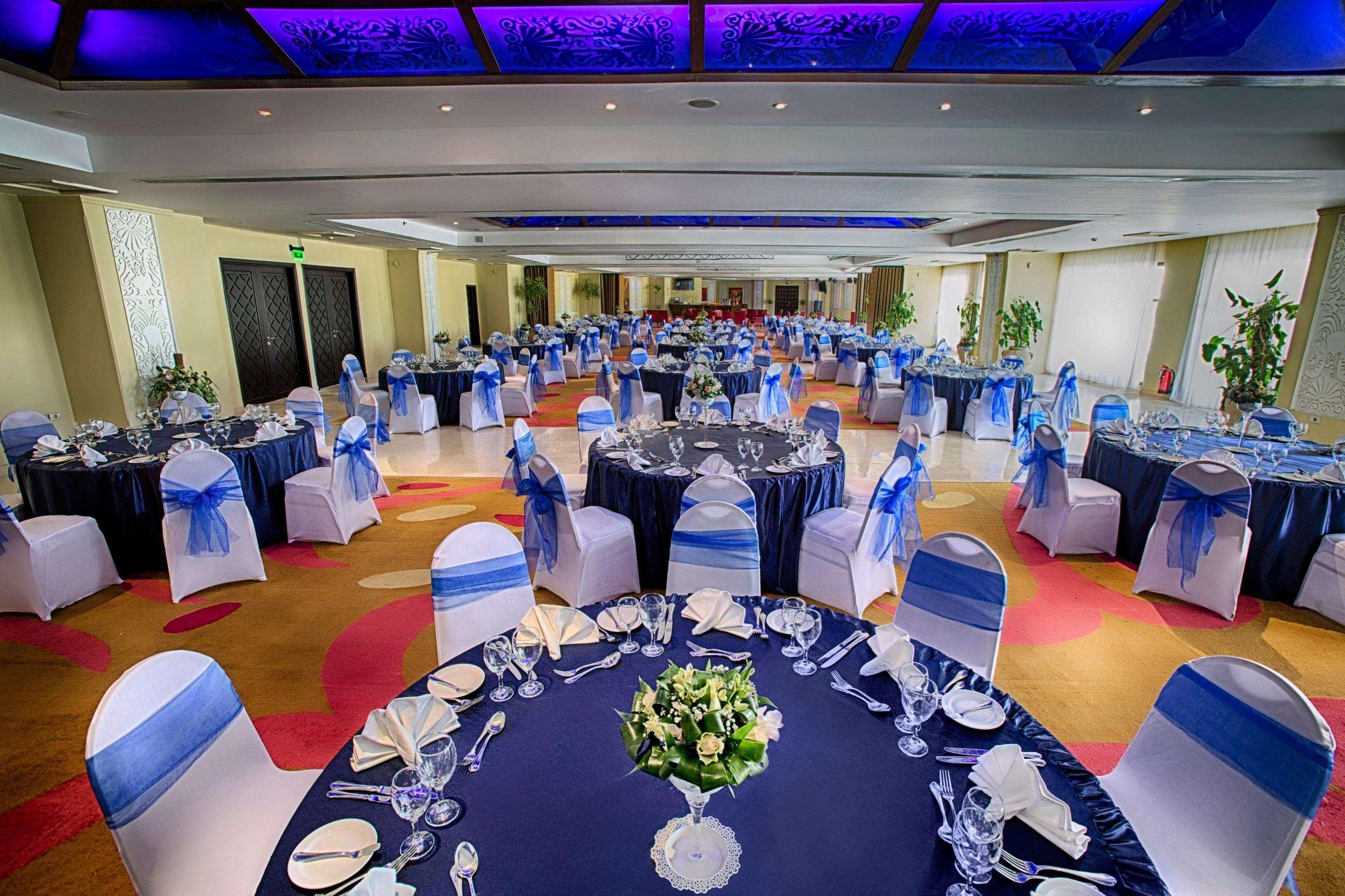 Steigenberger Aldau Beach Hotel Hurgada Dış mekan fotoğraf The ballroom at the Crowne Plaza Hotel, Reading