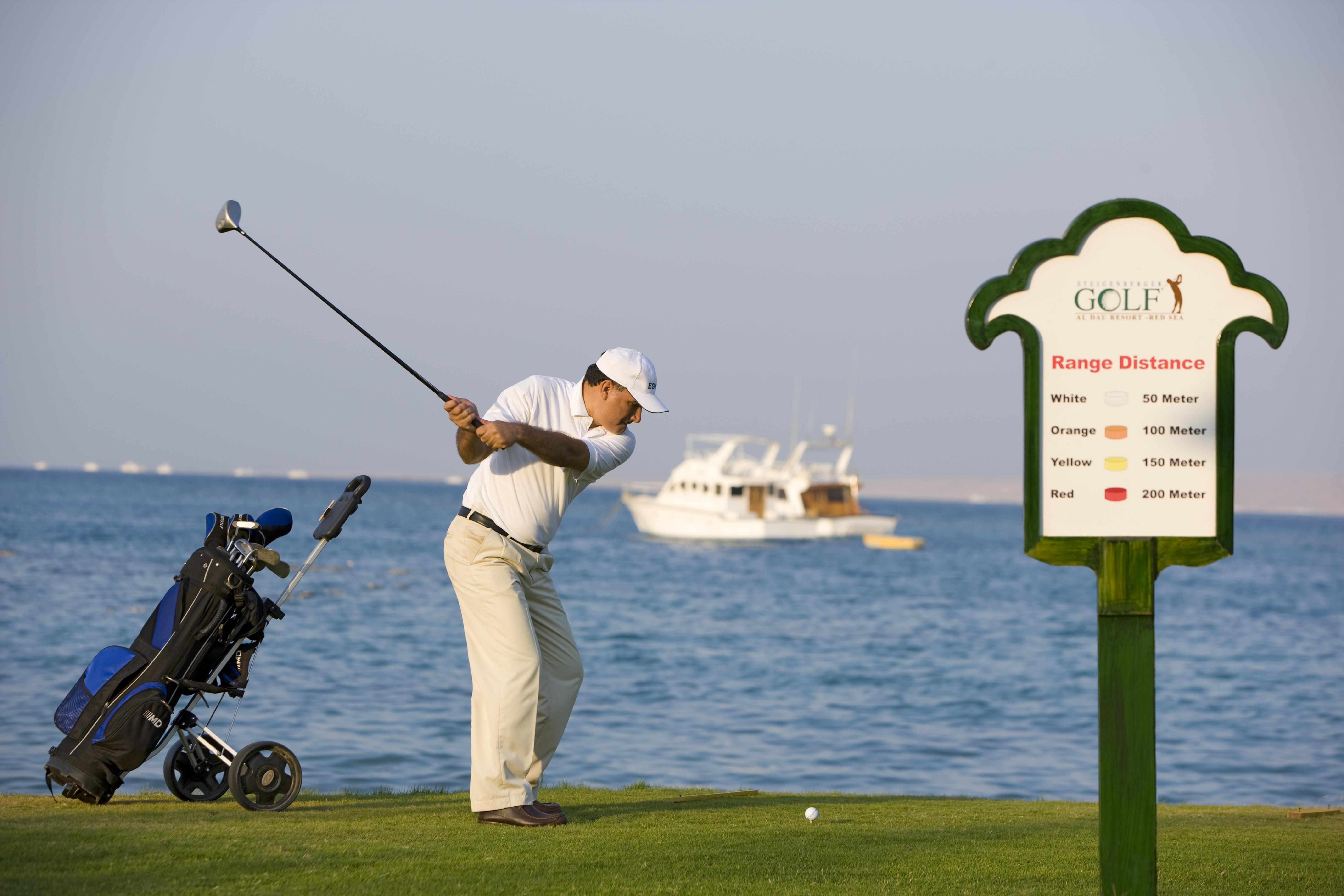 Steigenberger Aldau Beach Hotel Hurgada Dış mekan fotoğraf Golfing at the Royal Golf Club, Riffa