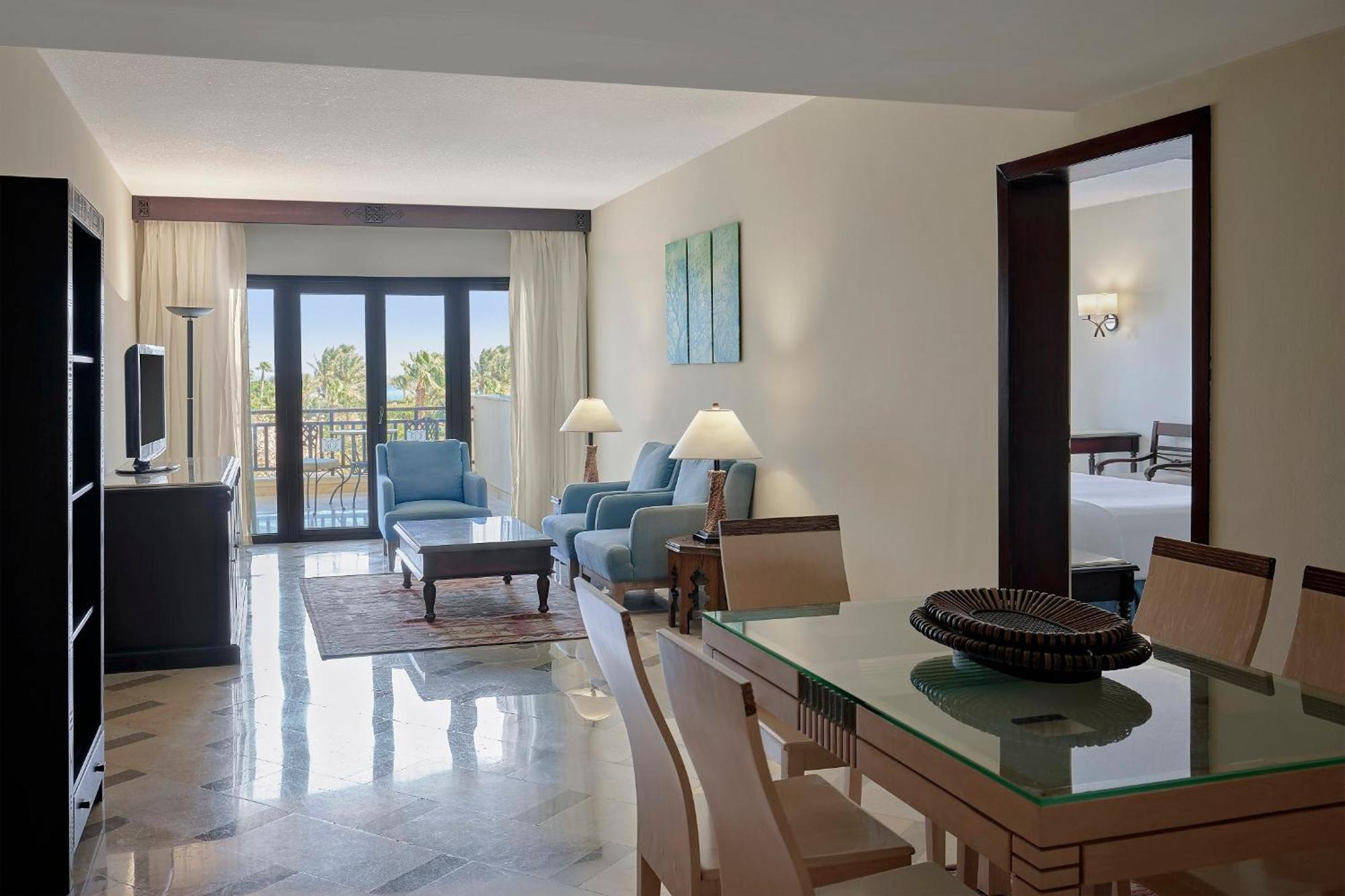Steigenberger Aldau Beach Hotel Hurgada Dış mekan fotoğraf A suite at the Hilton Sharm El Sheikh