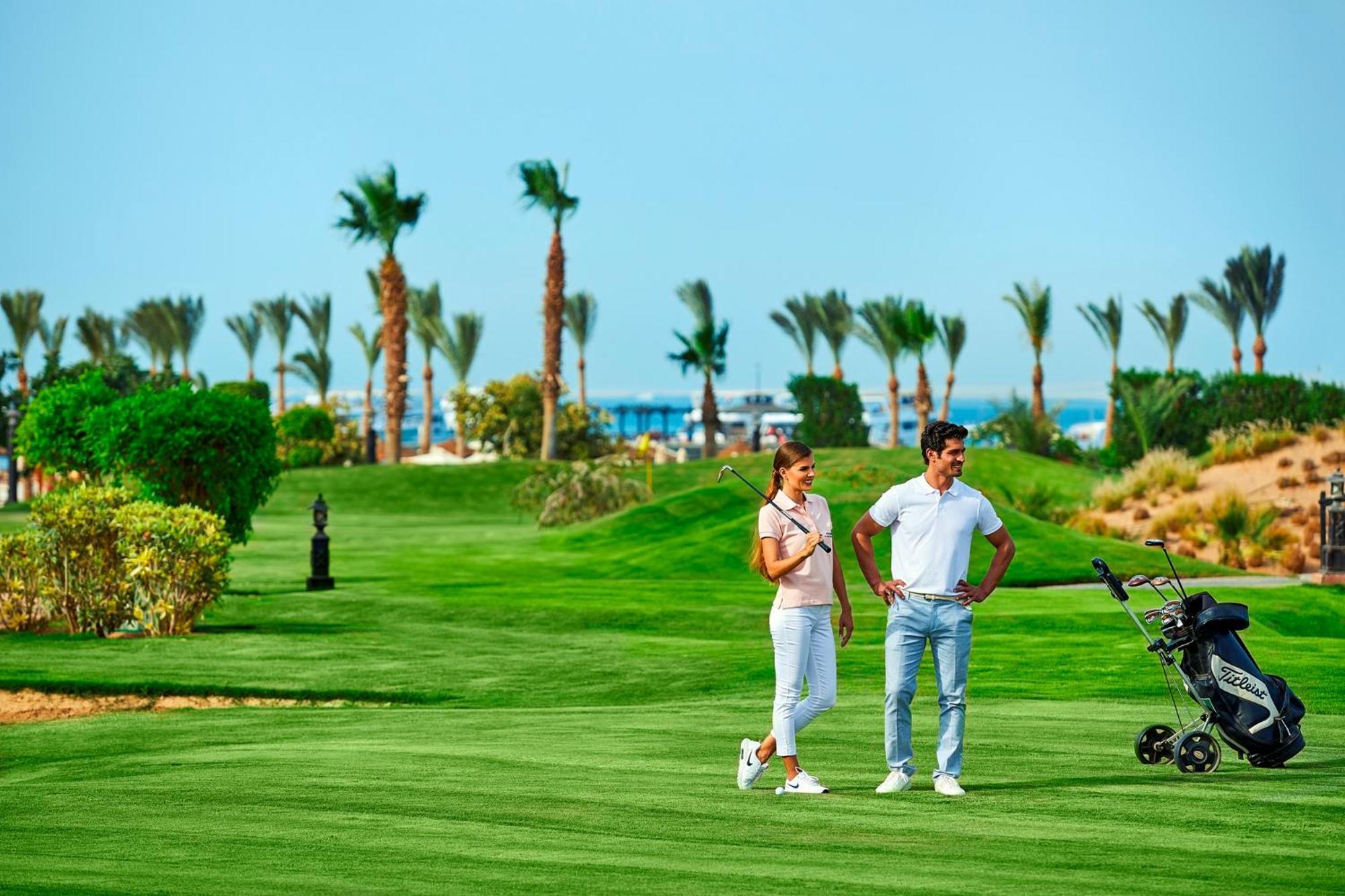 Steigenberger Aldau Beach Hotel Hurgada Dış mekan fotoğraf Golf course at Hilton Sharm El Sheikh Resort